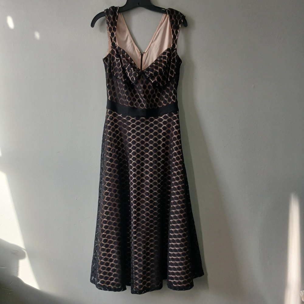 Bettie Page Queen of Pinups Dress Size 10 Crochet Sleeveless Lined Belted Zipper